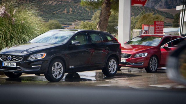 Volvo V60 Cross Country caught unscreened in Spain