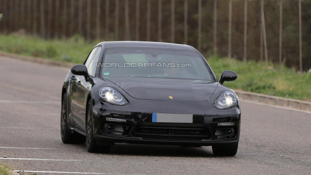 Spying of 2016 Porsche Panamera