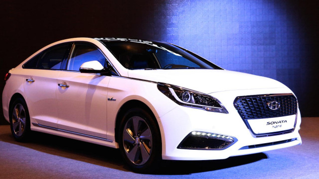 Sonata Hybrid of 2015 from Hyundai is shown off in Seoul