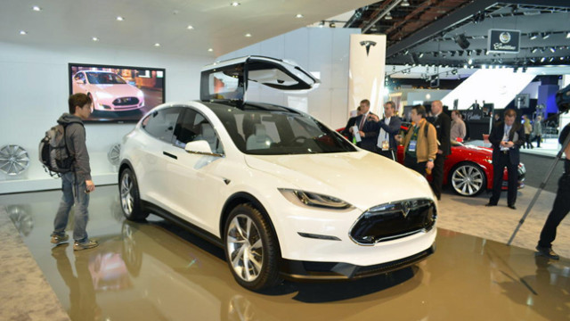 Wing Doors for Model X Falcon of Tesla to be Introduced Soon