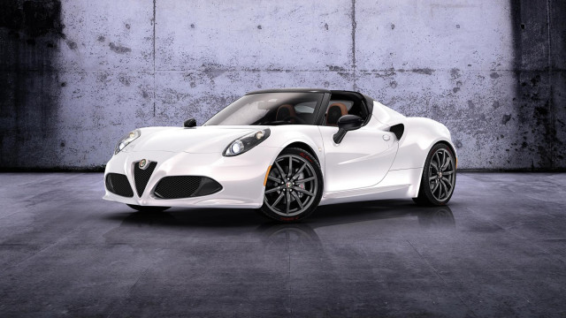 Alfa Romeo 4C Coupe Officially with New Head Lamps