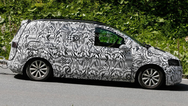 Volkswagen Touran Detected by Paparazzi, American Release is Possible