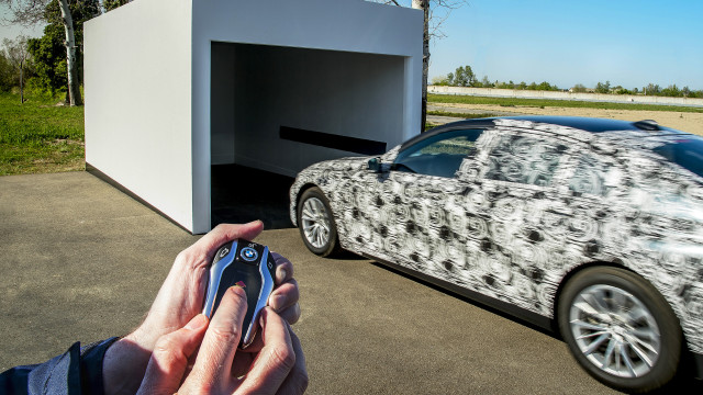 Parking the 2016 BMW 7 Series does not require a Driver