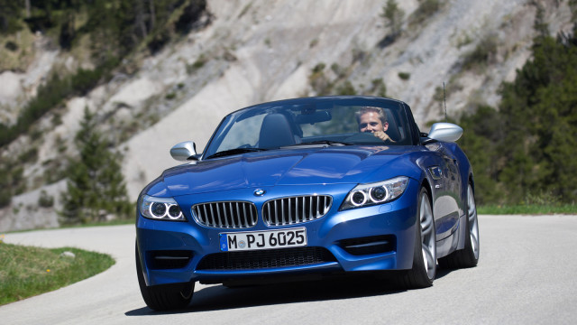 BMW Z4 will get Trendy Estoril Blue Colour