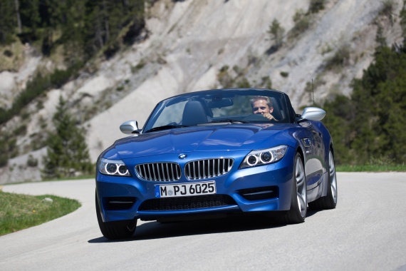 BMW Z4 will get Trendy Estoril Blue Colour
