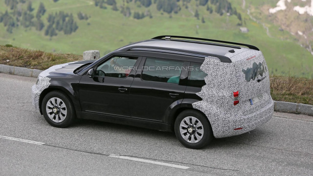 Paparazzi pictured Skoda Snowman / Polar Latest Test Mule in the Alps