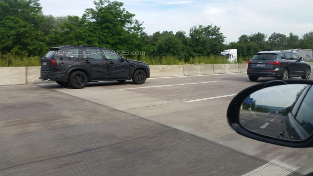 A Second-Gen Volvo XC60 spied!