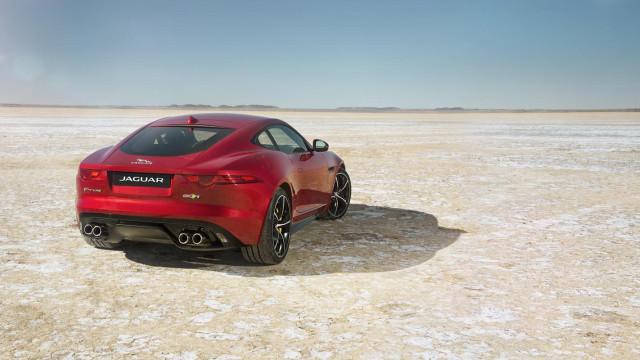 2016 Jaguar F-Type SVR will get a Four-Wheel Drive System