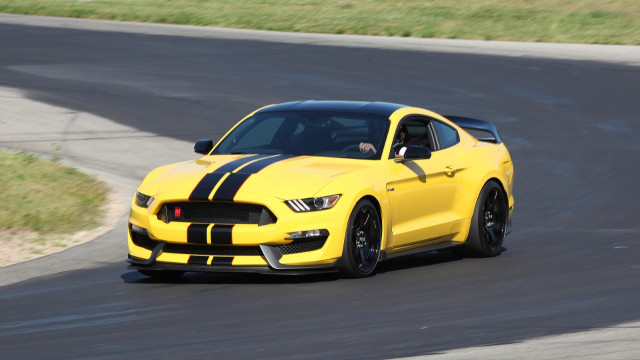 2015 Ford Shelby GT350R As Fast As Porsche 911 GT3