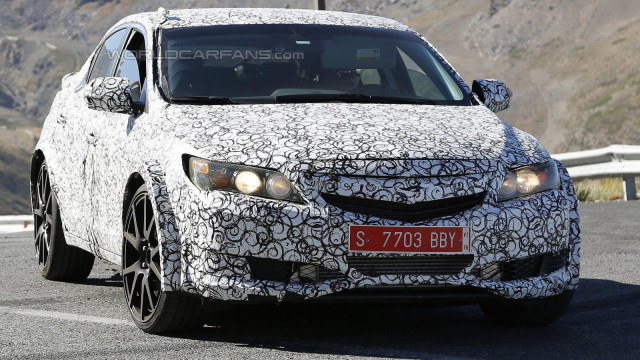 Paparazzi spied a Mule for the Next-Gen Civic Type R from Honda