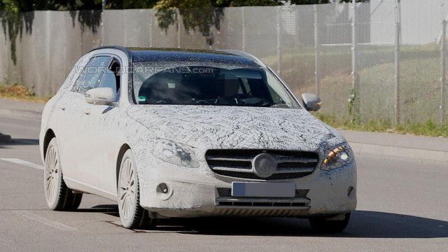 2017 E-Class Estate from Mercedes spied being tested