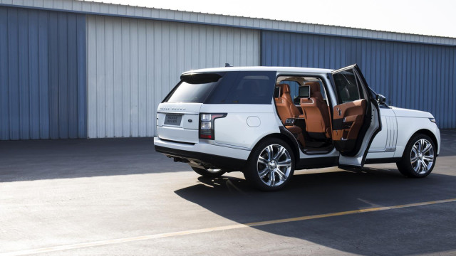 An Ultra-Luxurious 200,000 pound Range Rover can come out in 2016