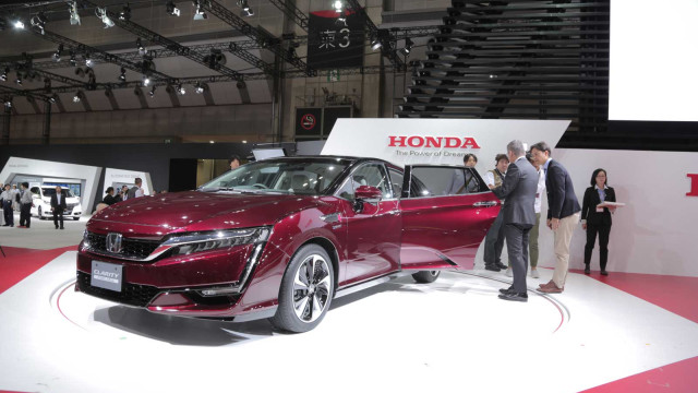 The Clarity Fuel Cell from Honda: as Easy as a Petrol Vehicle