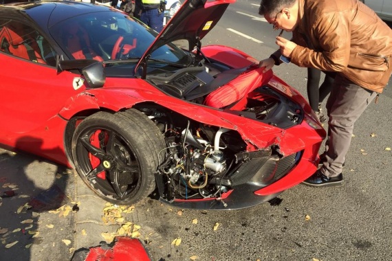 LaFerrari crashed into 3 Parked Vehicles in Budapest