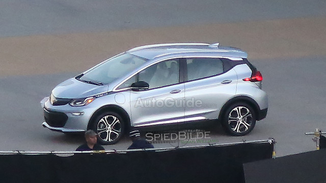 Paparazzi spied the 2017 Chevy Bolt EV