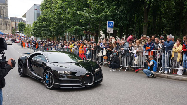 Bugatti Chiron Overcame a Race Car at Le Mans