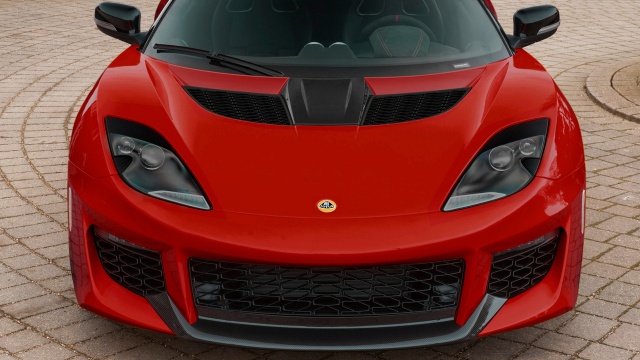Carbon Pack Allows Lotus Evora 400 to Shed Off More Weight