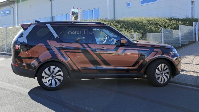 2017 Land Rover Discovery With No Camouflage (Almost)