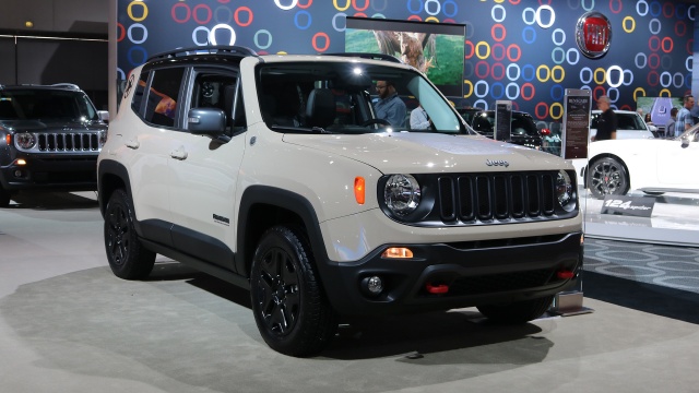 New Special-Edition Crossover: The 2017 Jeep Renegade Deserthawk