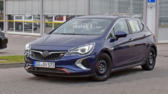 2018 Opel Astra GSi Spotted With Minimal Camouflage