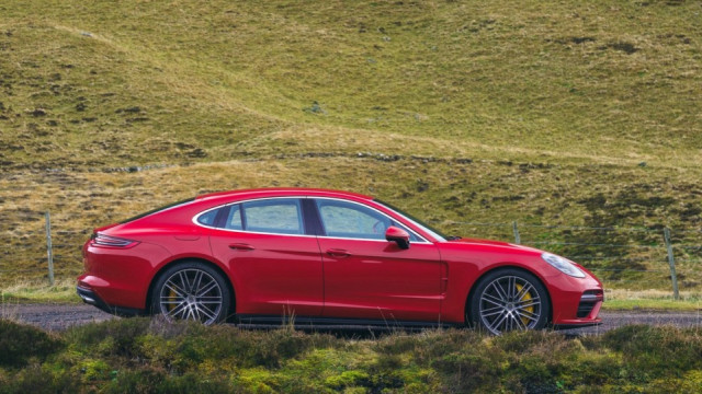 Porsche Cayenne Coupe debuts in 2019