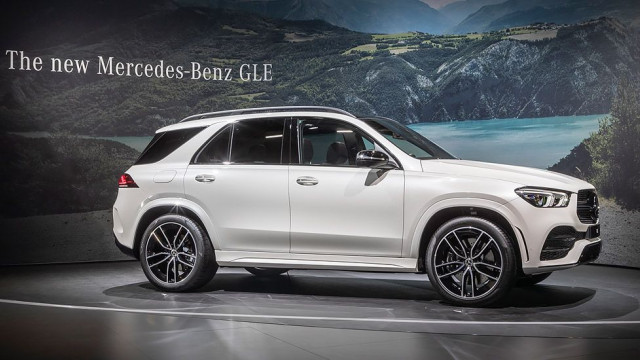 Mercedes-Benz declassified a new generation of GLE In Paris