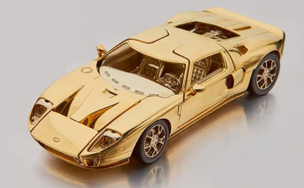 Gold copy of Ford GT will be sold at auction