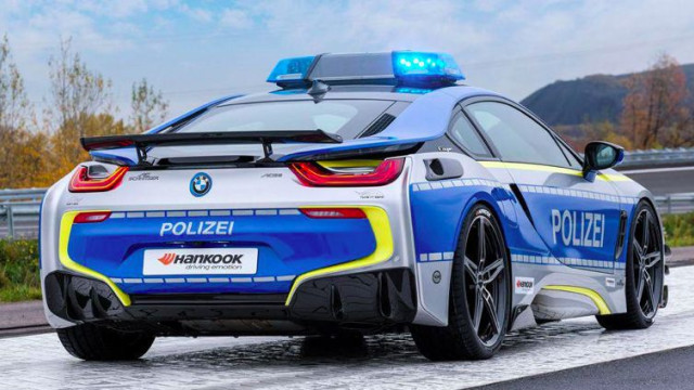 BMW i8 hybrid became a patrol car