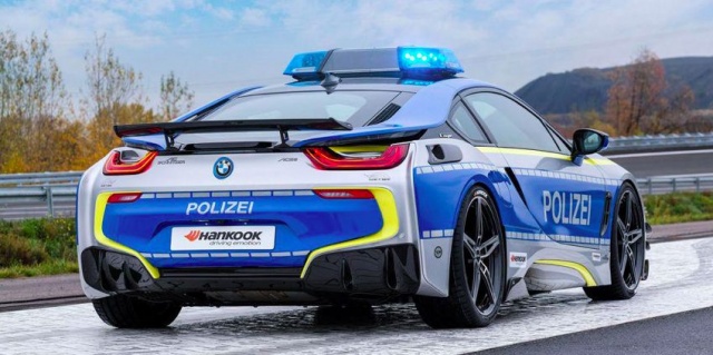 BMW i8 hybrid became a patrol car
