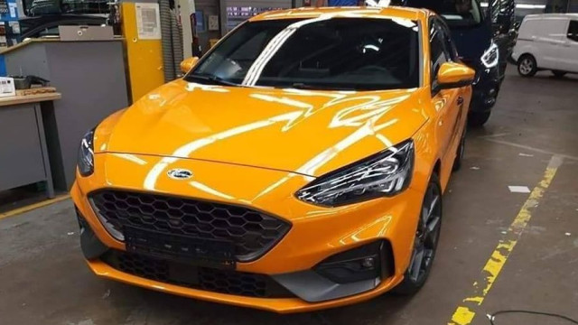 The new generation Ford Focus Sports captured without camouflage