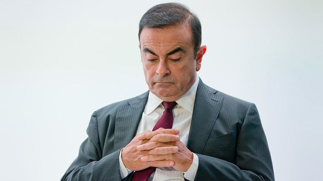 Carlos Ghosn remains director of Renault