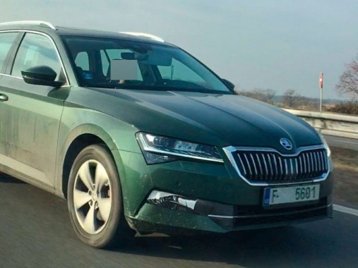 Skoda Superb 2019 tested without camouflage
