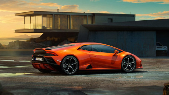 Lamborghini Huracan Evo updated and debuted