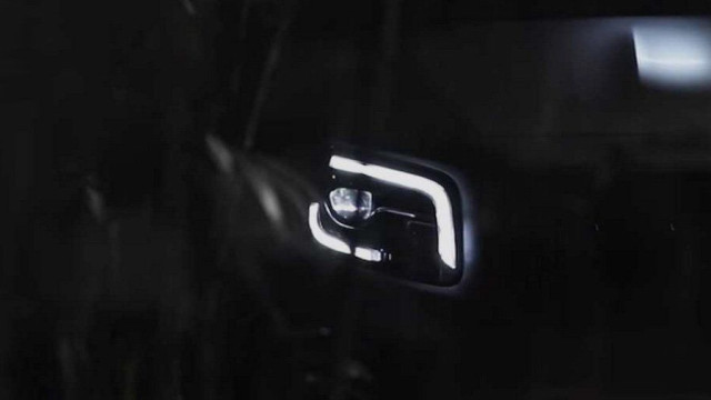 Mercedes-Benz GLB: a new SUV is shown on the teaser