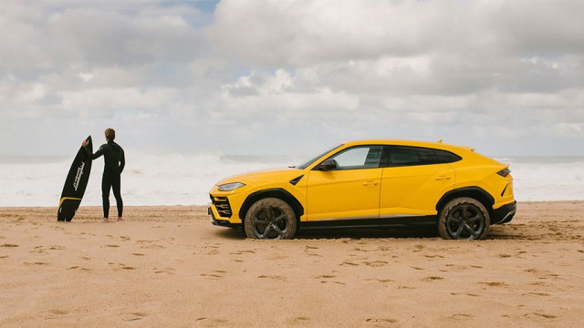 Lamborghini Urus shows on video what he can do on off-road roads