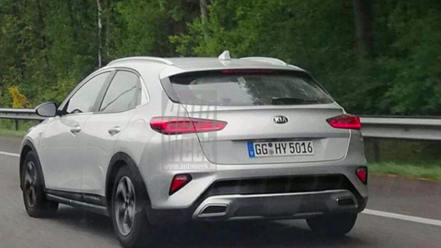 Off-road Kia XCeed caught without camouflage