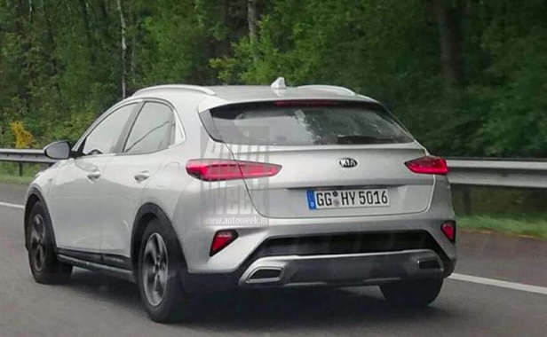 Off-road Kia XCeed caught without camouflage