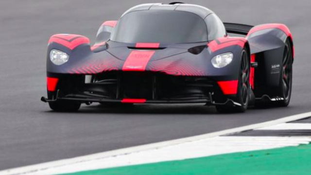 Aston Martin Valkyrie Hypercar drove onto a race track for the first time (VIDEO)