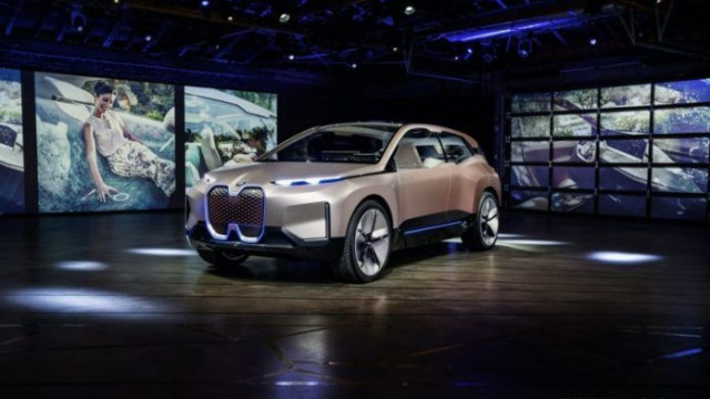 BMW will name its new electric crossover iX