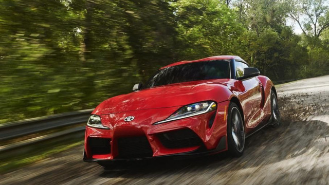 Toyota Supra fights BMW Z4 at the Nurburgring (VIDEO)