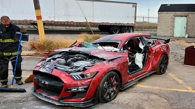 Firefighters training in 770-horsepower Ford Mustang ended in collapse