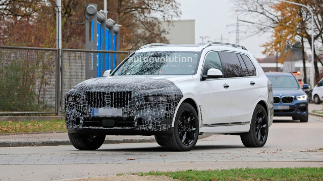 BMW X7 tested on public roads 