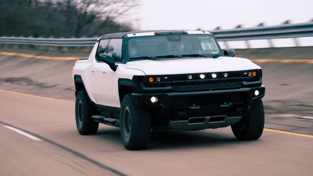The prototypes of the Hummer pickup on video 
