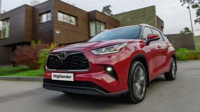 Updated Toyota Highlander begins sales in Europe