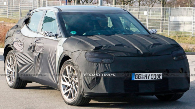 Genesis' new SUV spotted on tests