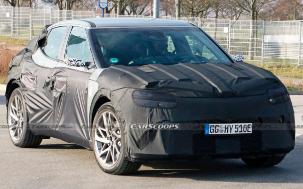 Genesis' new SUV spotted on tests
