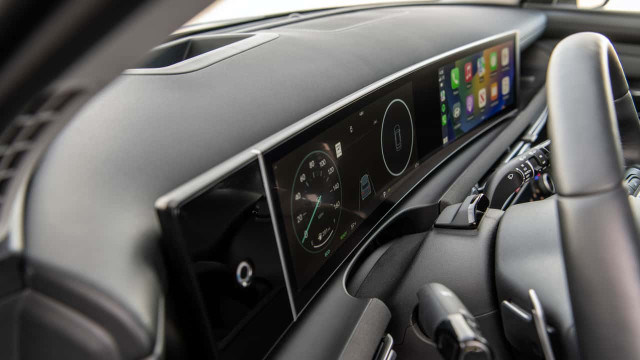 Hyundai Discovers That People Prefer Buttons over Touchscreens