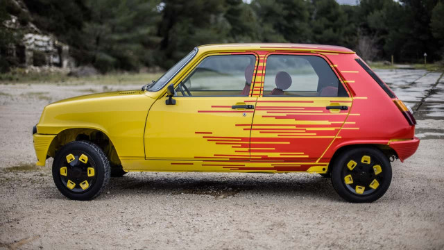 Revamped Renault 5 Blends Vintage Style with EV Innovation