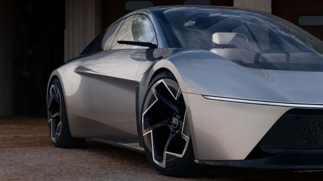 Chrysler Eyes Comeback of the 300 with a Fresh Design Twist