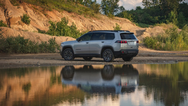 Jeep Reintroduces Cherokee with Advanced Hybrid System